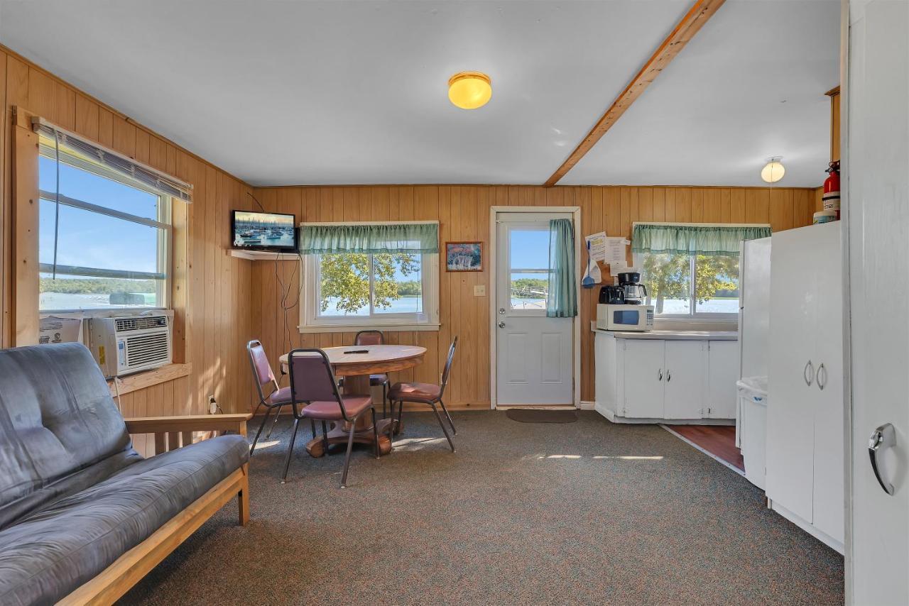 Blue Moon Resort & Motel Hill City Exterior photo