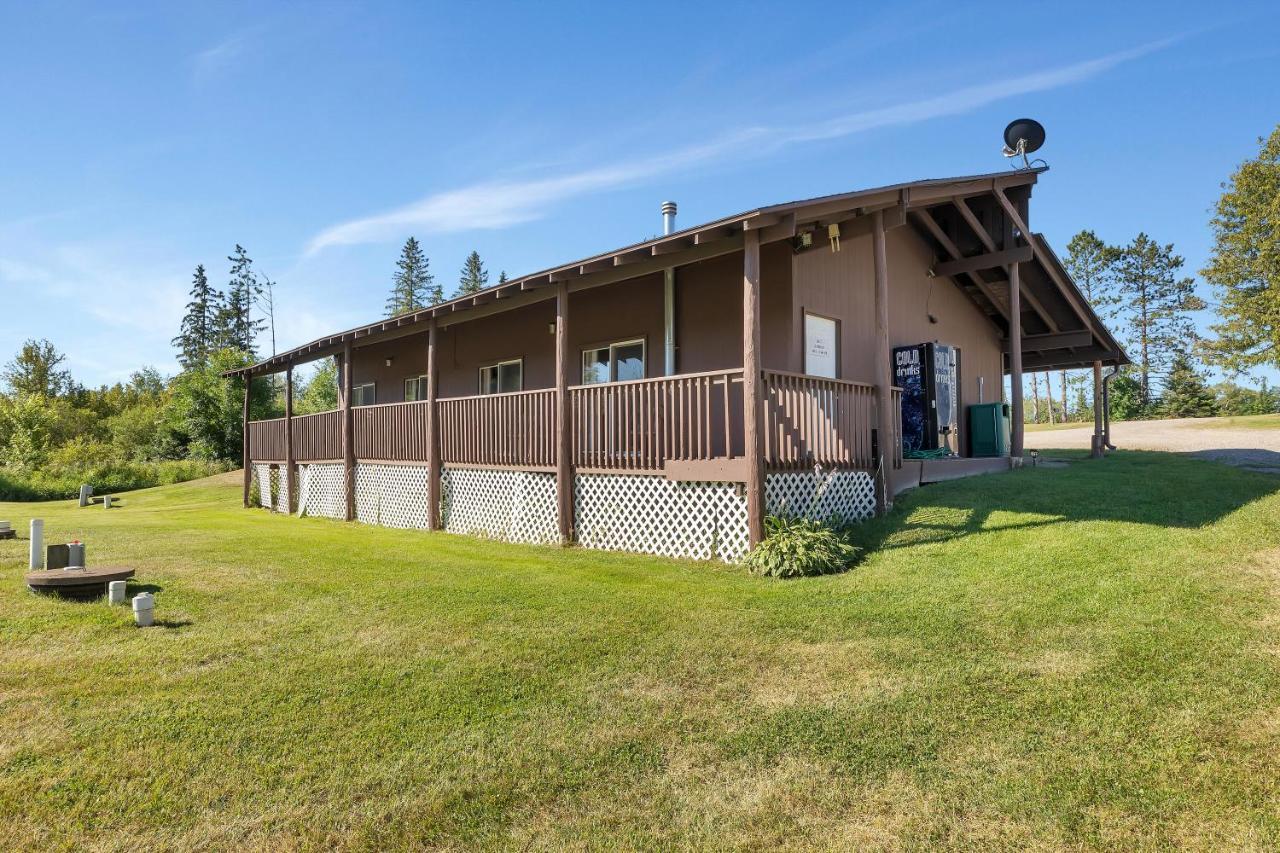 Blue Moon Resort & Motel Hill City Exterior photo